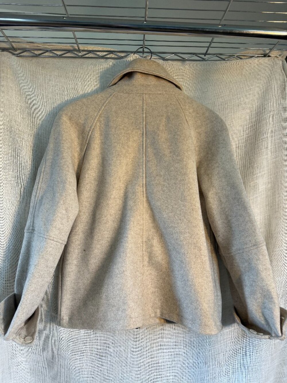 Fleece like jacket with pocket details and zipper, beige size medium
